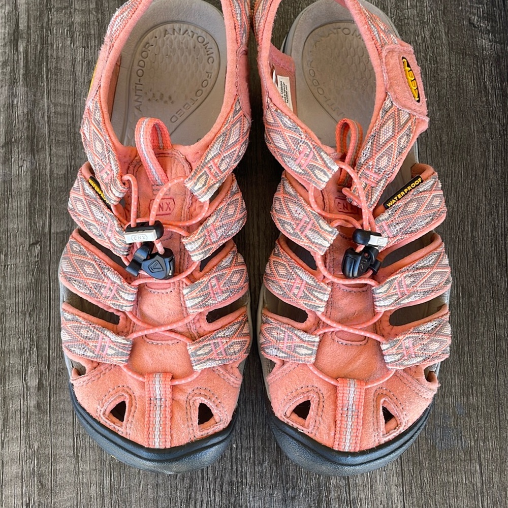 Keen Women's Spot Closed Toe Water Shoes Sandals peach color women’s 7